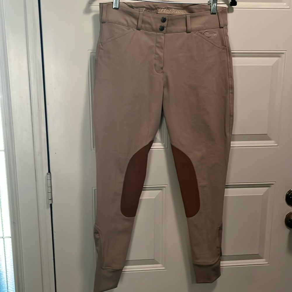 Elation Riding Pants
Like new condition
No stains or tears. 
Size 30r